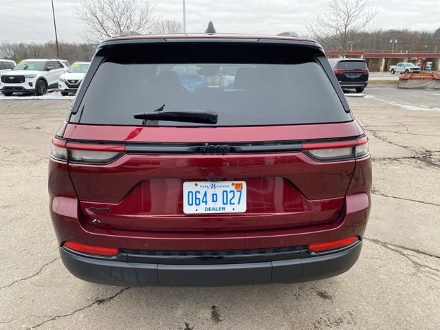 Used 2024 Jeep Grand Cherokee Altitude image 4