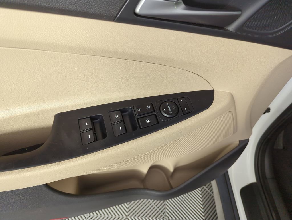 Used 2017 Hyundai Tucson SE image 19