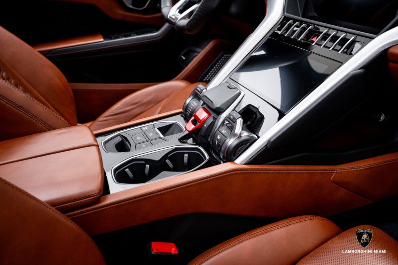 Used 2019 Lamborghini Urus image 45