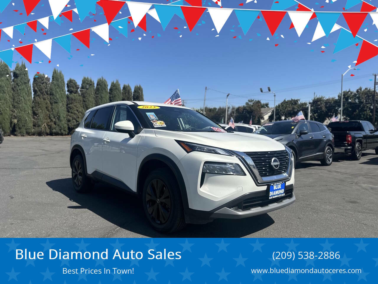 Used 2023 Nissan Rogue SV image 1