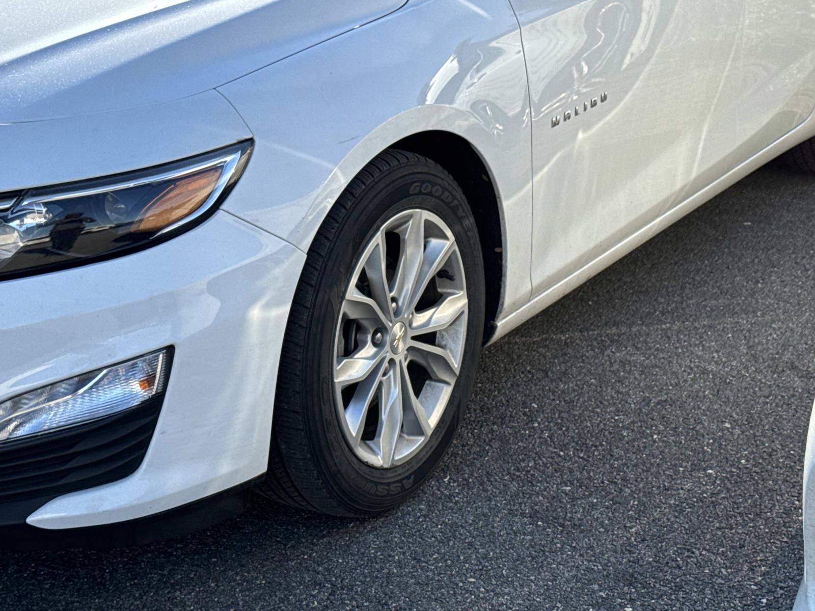 Used 2019 Chevrolet Malibu LT FWD image 4