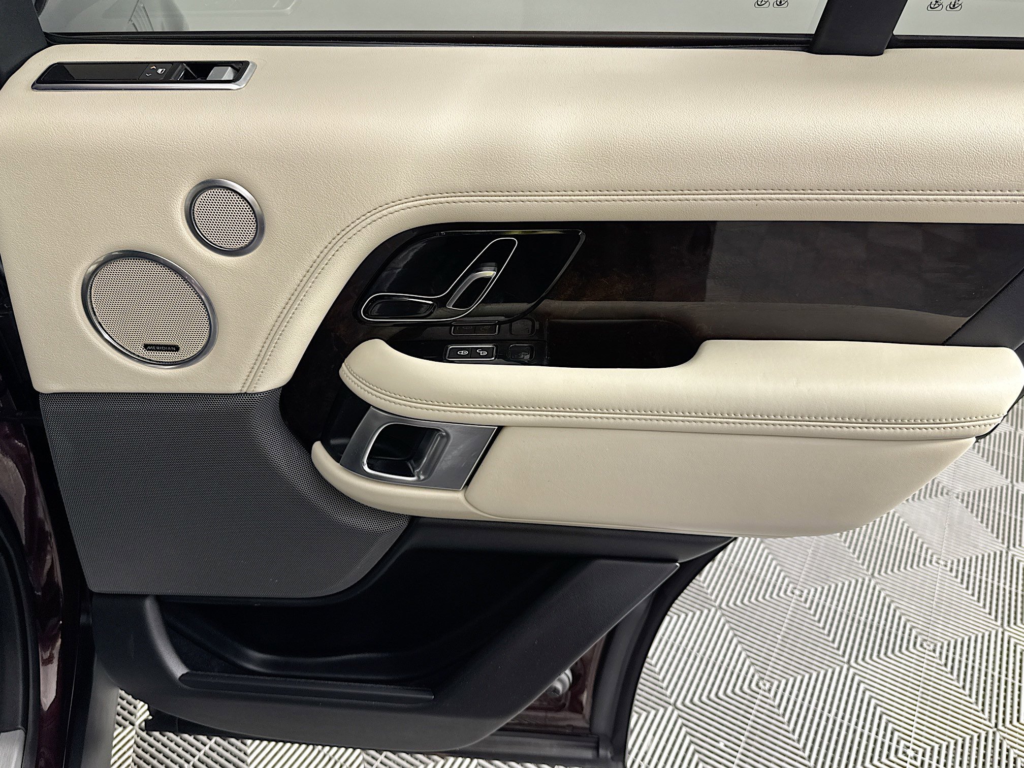 Used 2019 Land Rover Range Rover HSE image 27