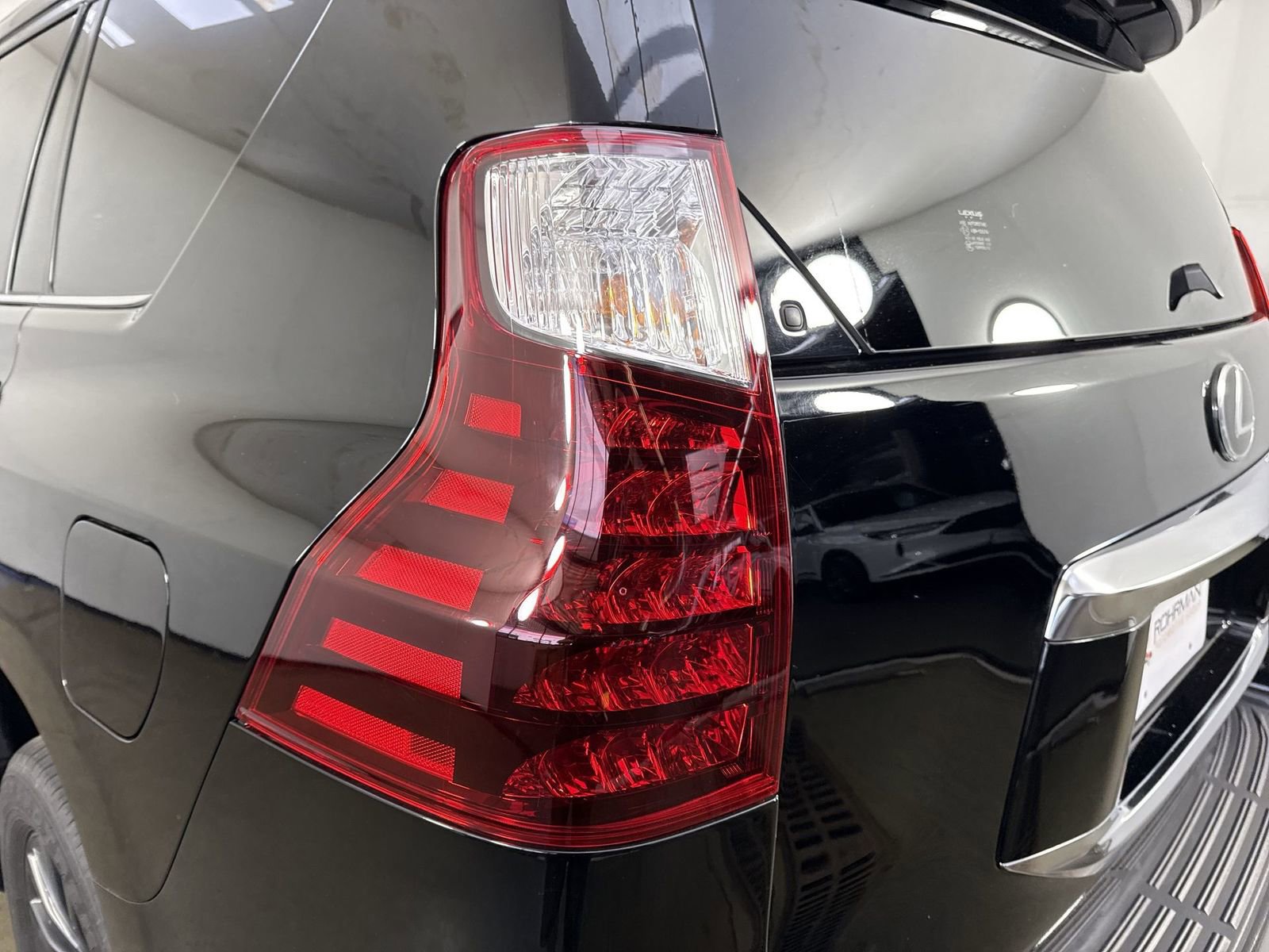 Used 2022 Lexus GX 460 Premium w/ Accessory Package AWD/4WD image 32