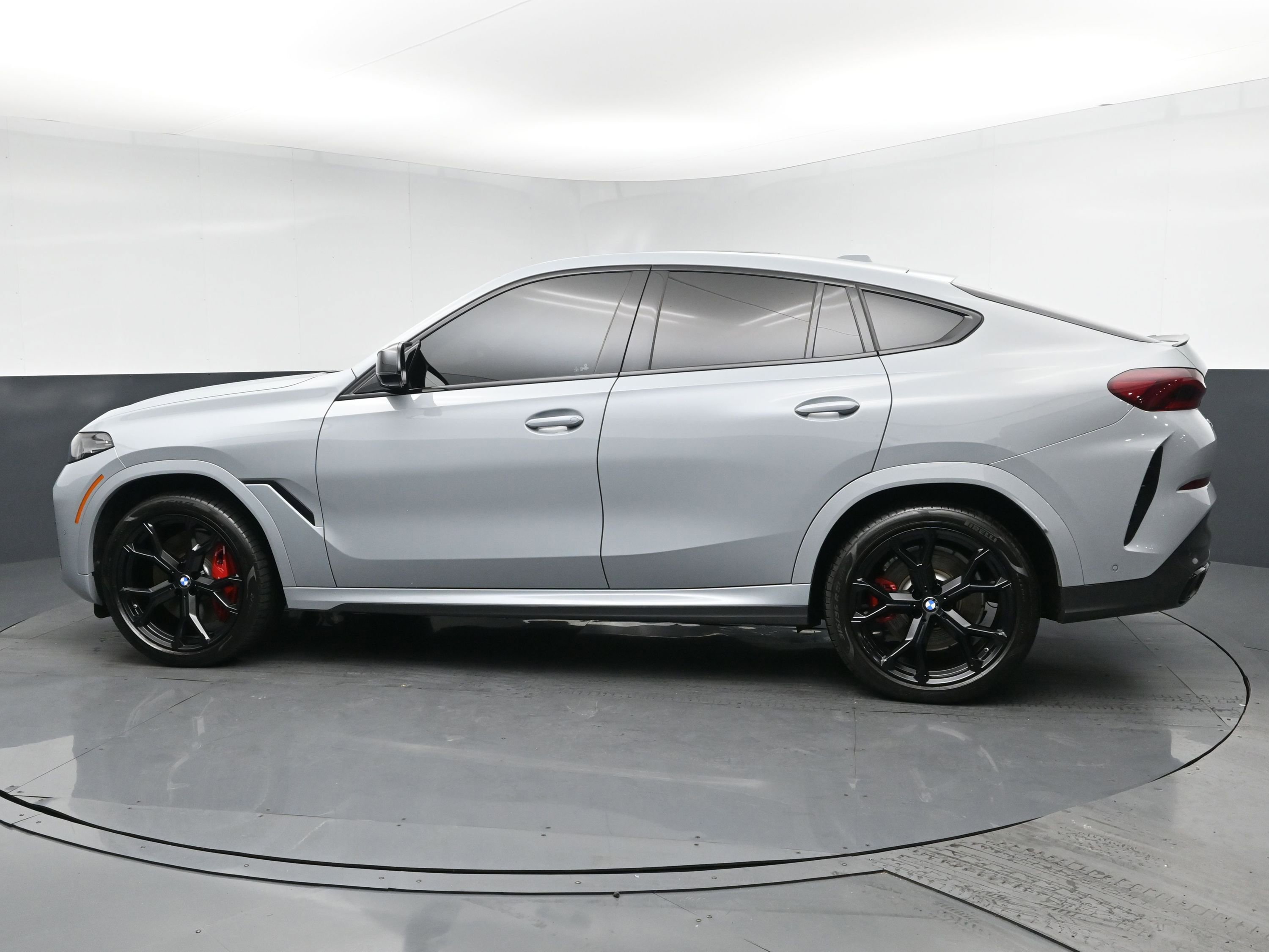 Used 2024 BMW X6 M60i w/ M Sport Professional Package image 4
