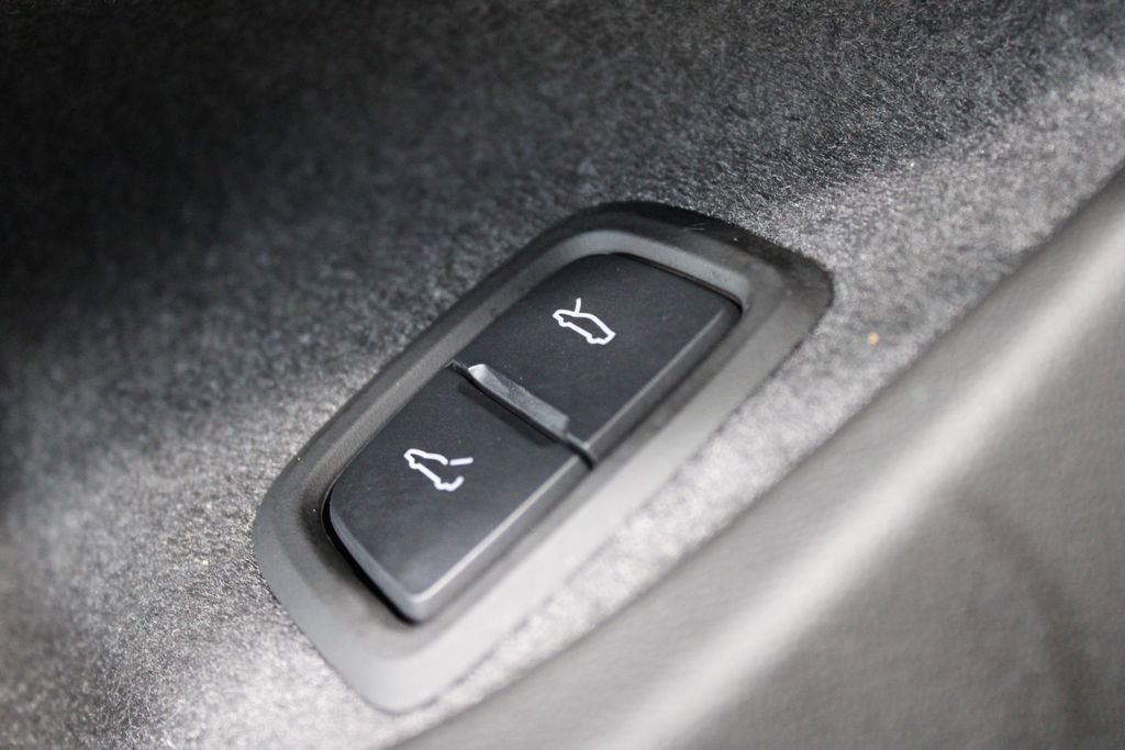 Used 2024 Chevrolet Corvette Stingray Coupe w/ Z51 Performance Package image 43