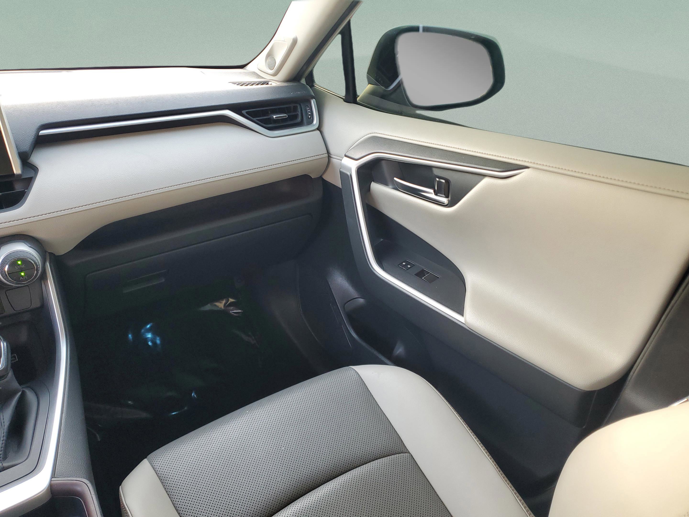 Used 2021 Toyota RAV4 Limited FWD image 23