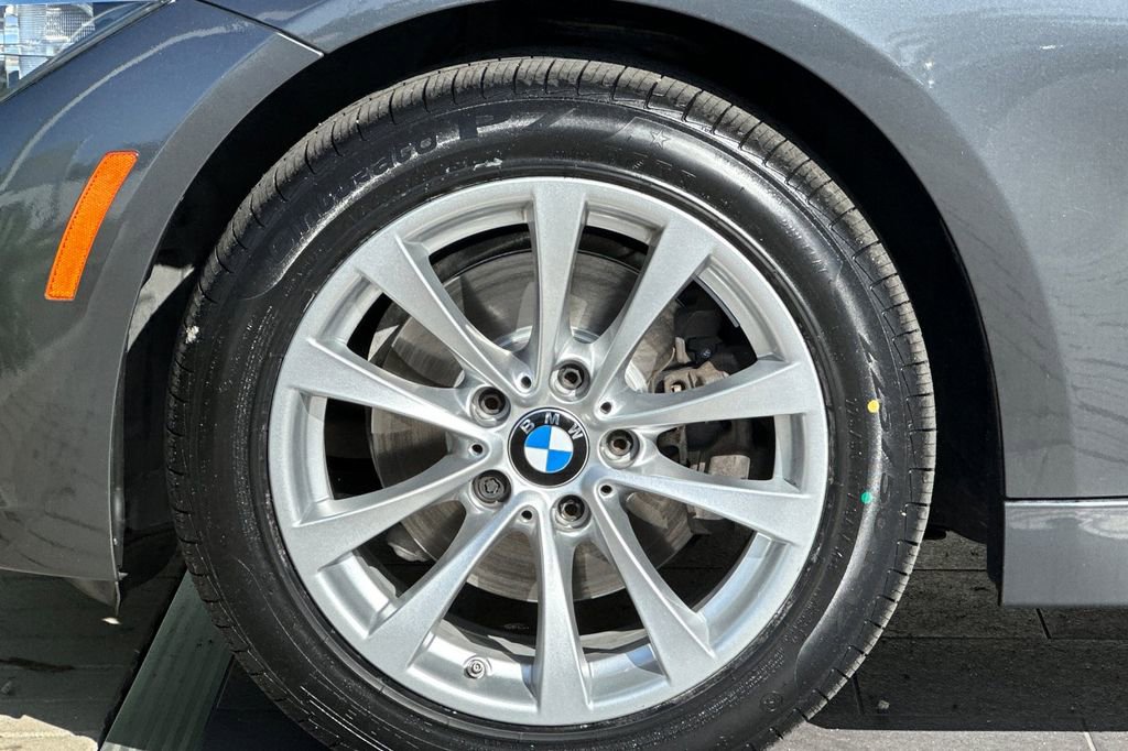 Used 2017 BMW 320i Sedan RWD image 29