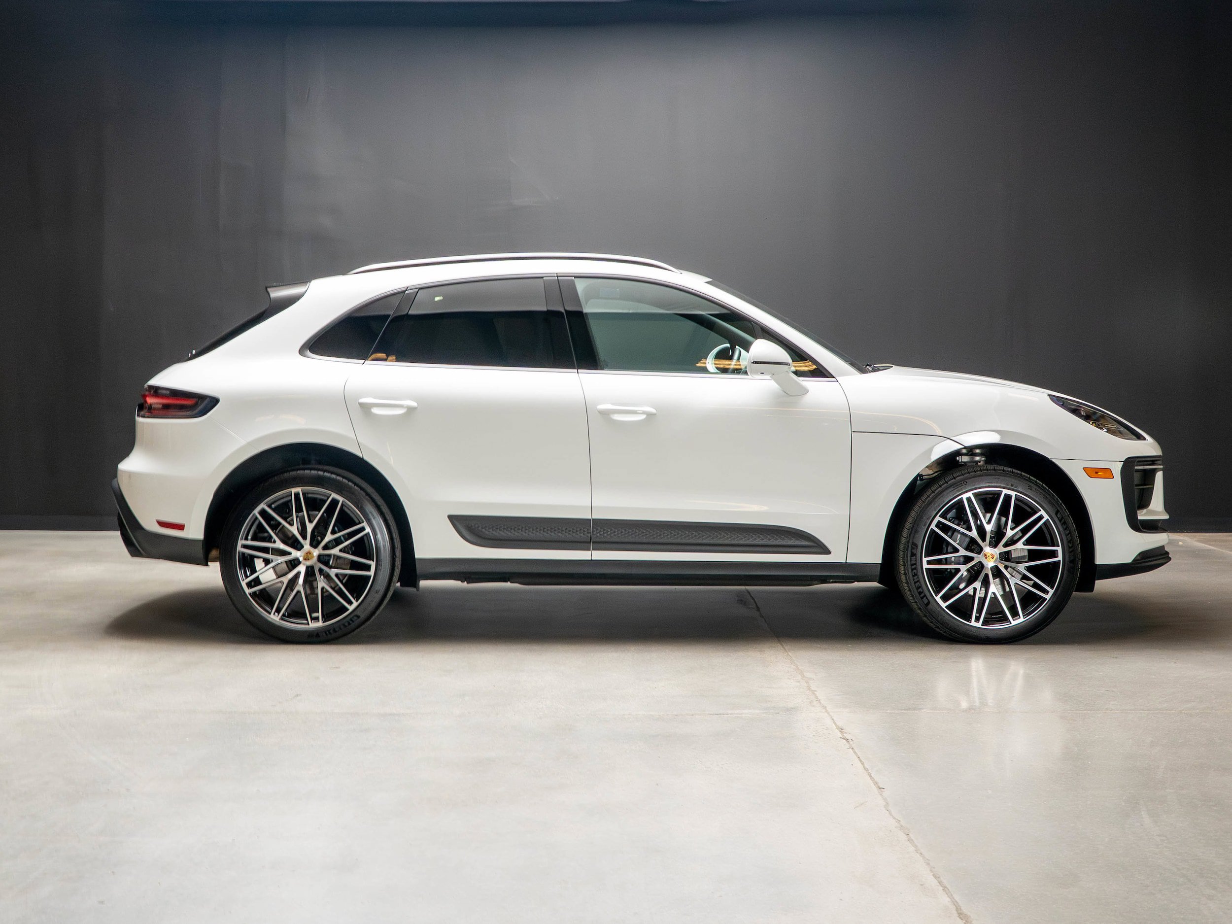 Certified 2026 Porsche Macan AWD/4WD image 8