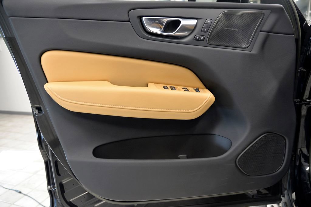 Used 2023 Volvo XC60 T8 Ultimate w/ Protection Package Premier image 14