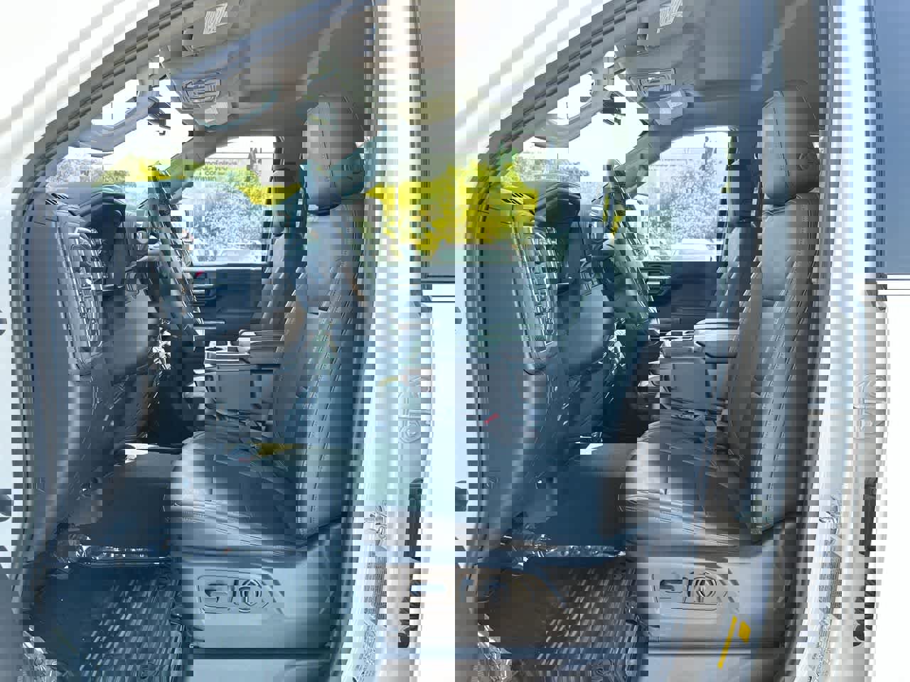 Used 2022 Chevrolet Silverado 3500 LTZ w/ Snow Plow Prep/Camper Package image 21