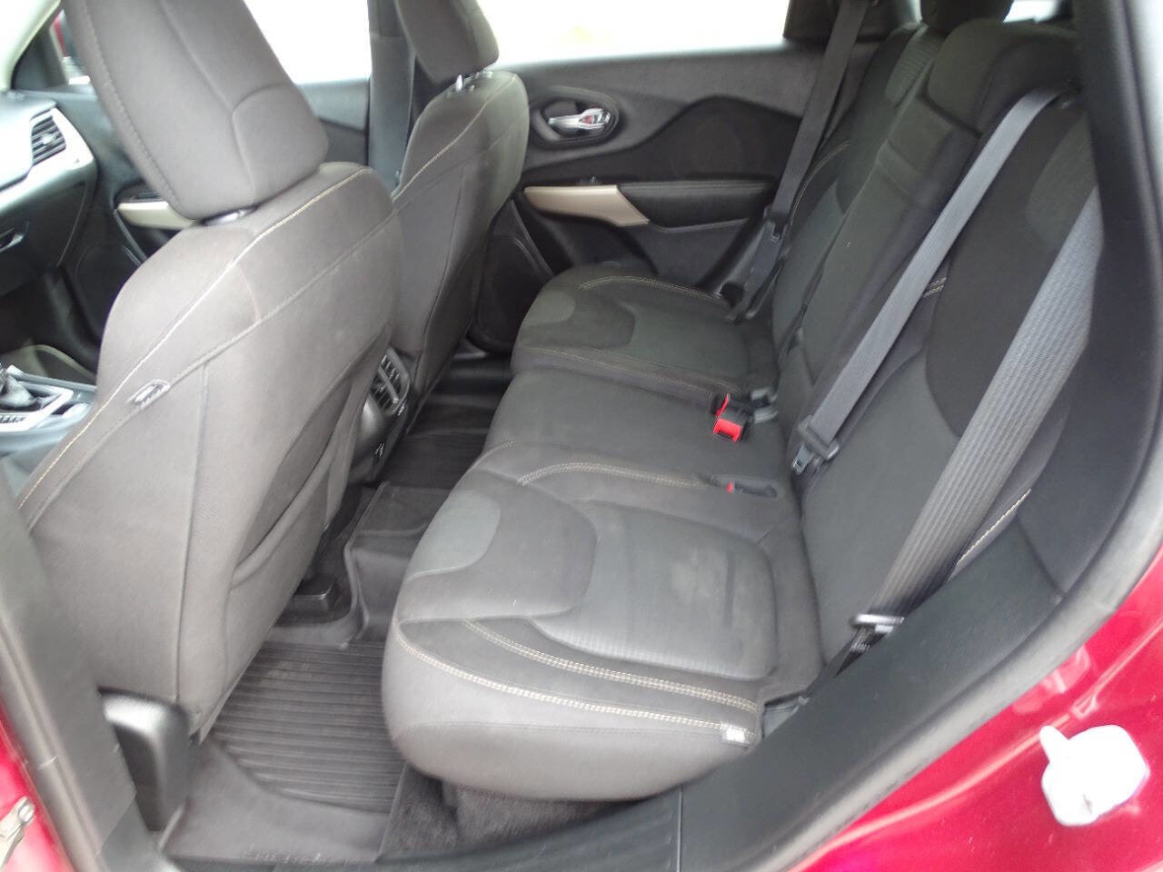 Used 2018 Jeep Cherokee Latitude w/ Quick Order Package 26T image 28