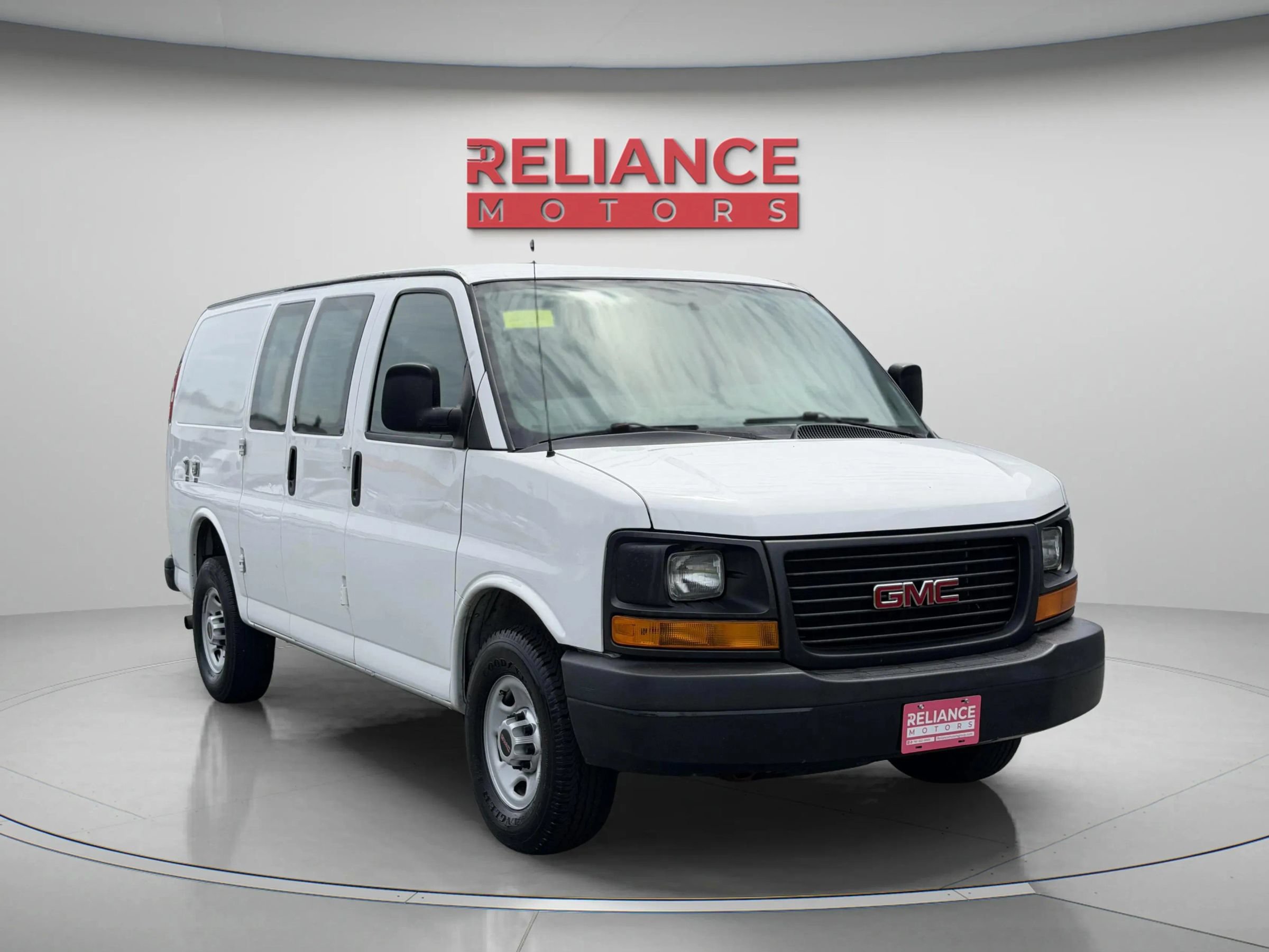 Used 2015 GMC Savana 3500 RWD image 8