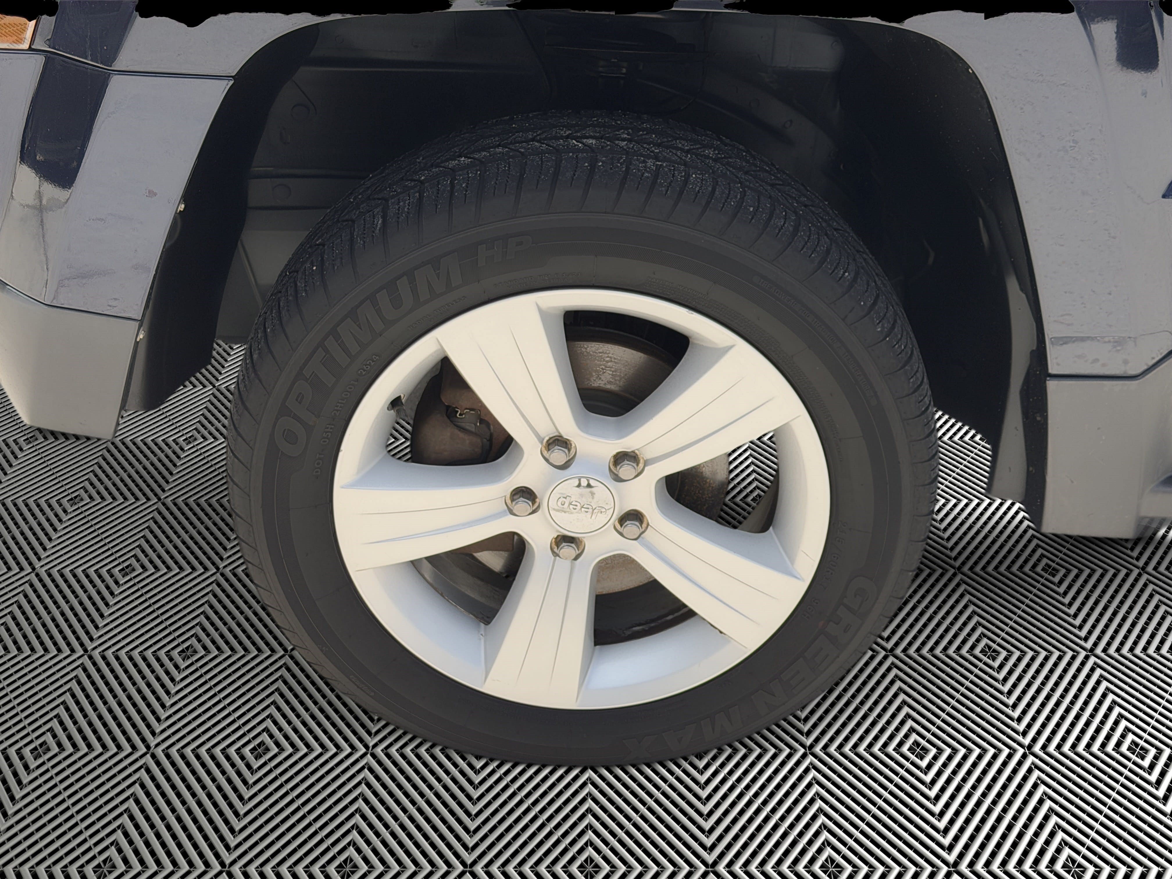 Used 2016 Jeep Patriot Latitude AWD/4WD image 12
