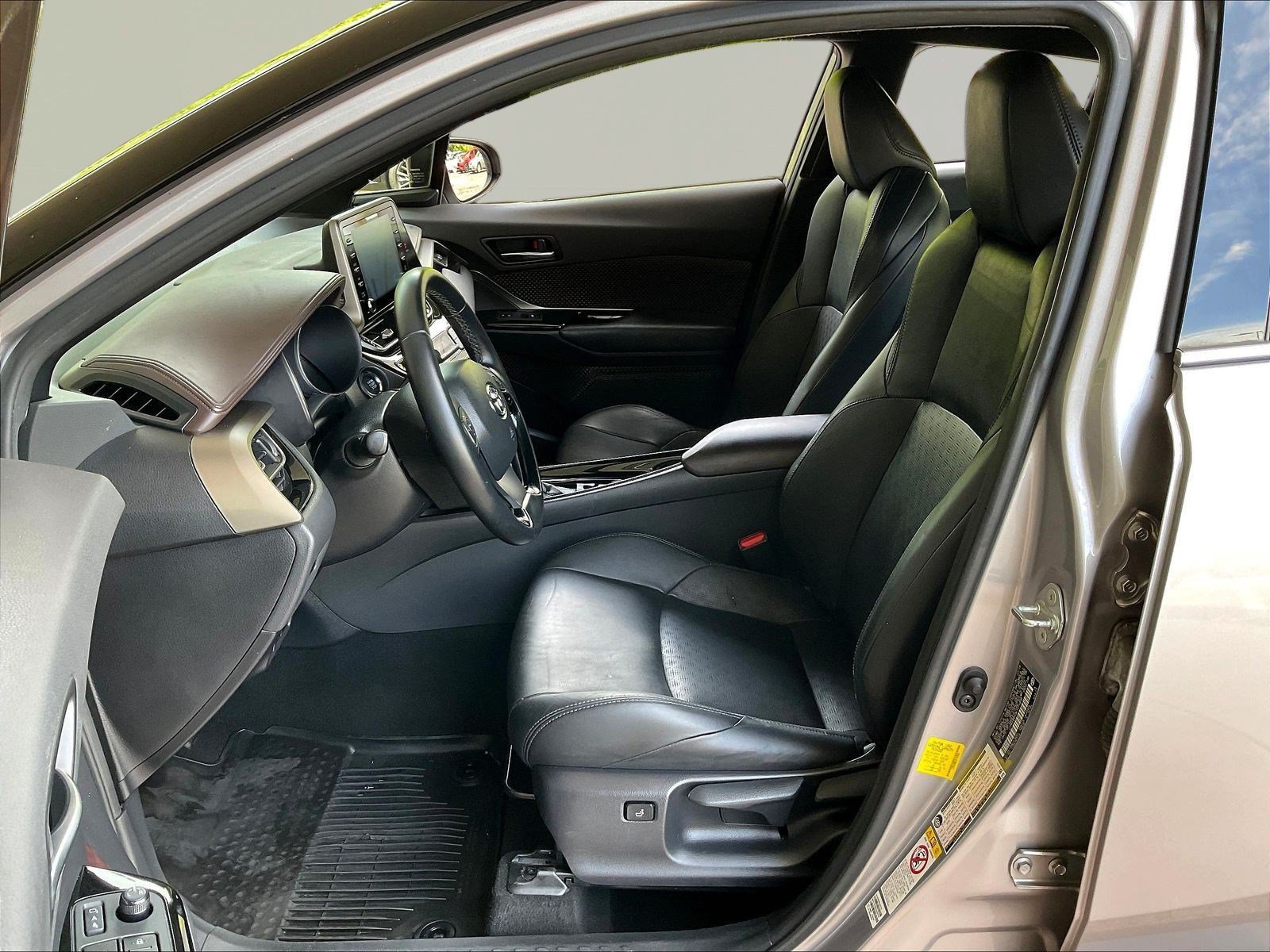 Used 2019 Toyota C-HR Limited FWD image 20