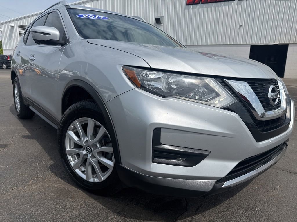 Used 2017 Nissan Rogue SV w/ SV Premium Package AWD/4WD image 14