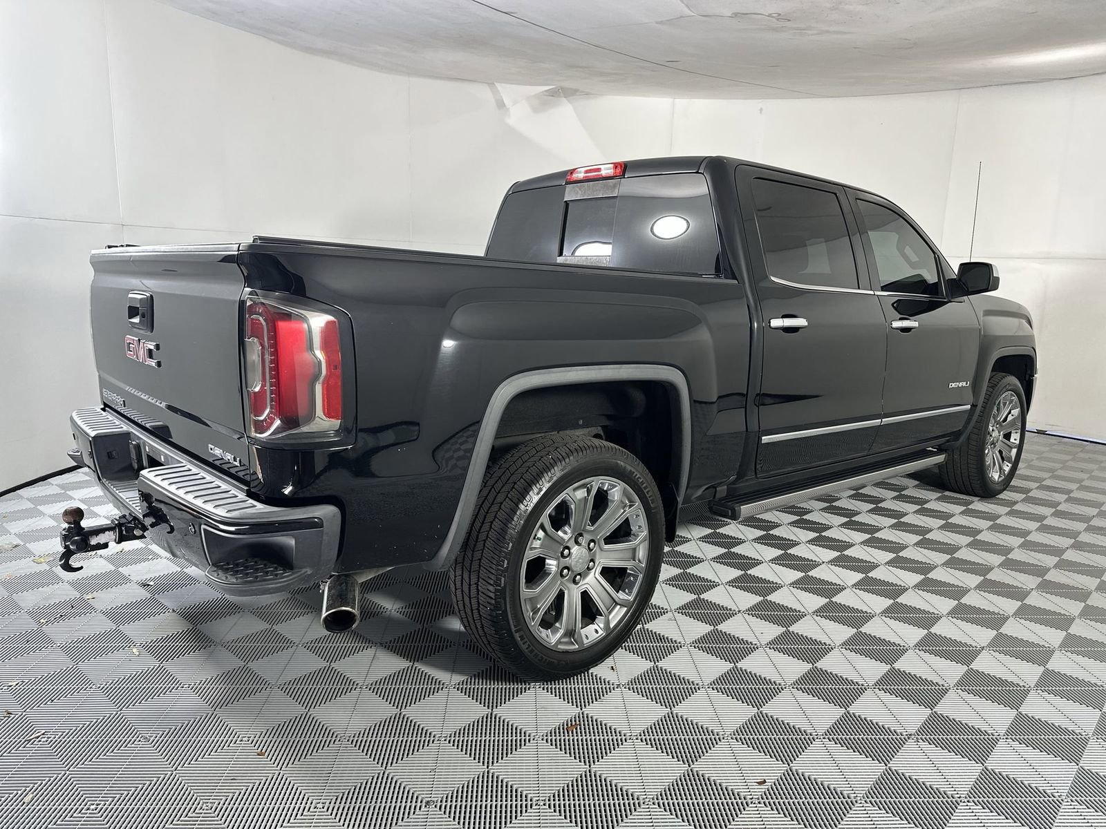Used 2018 GMC Sierra 1500 Denali w/ Denali Ultimate Package AWD/4WD image 8