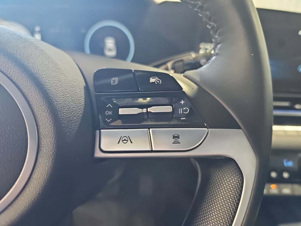 Certified 2025 Hyundai Elantra SEL FWD image 32