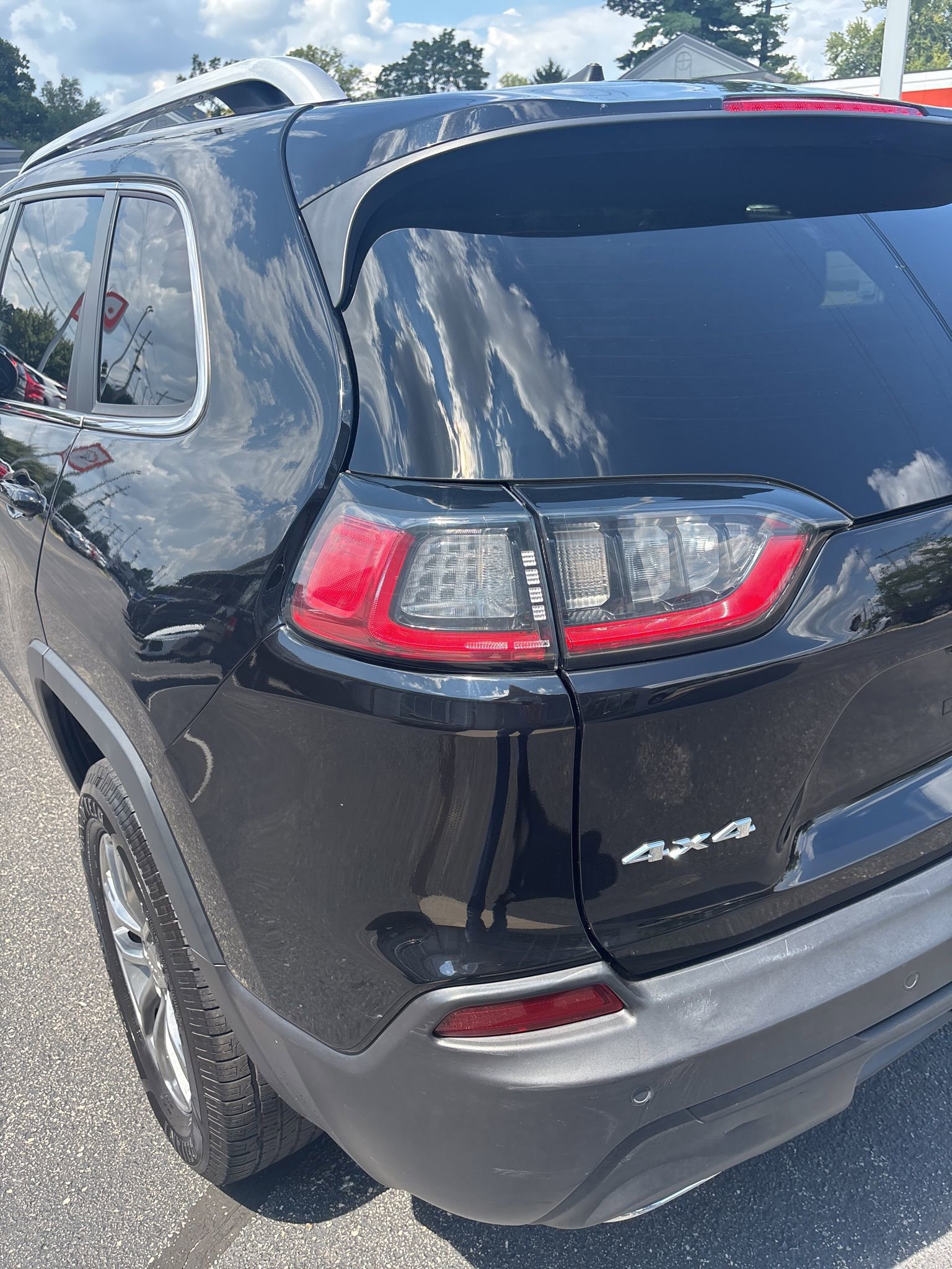 Used 2021 Jeep Cherokee Latitude Lux w/ Comfort/Convenience Group image 6