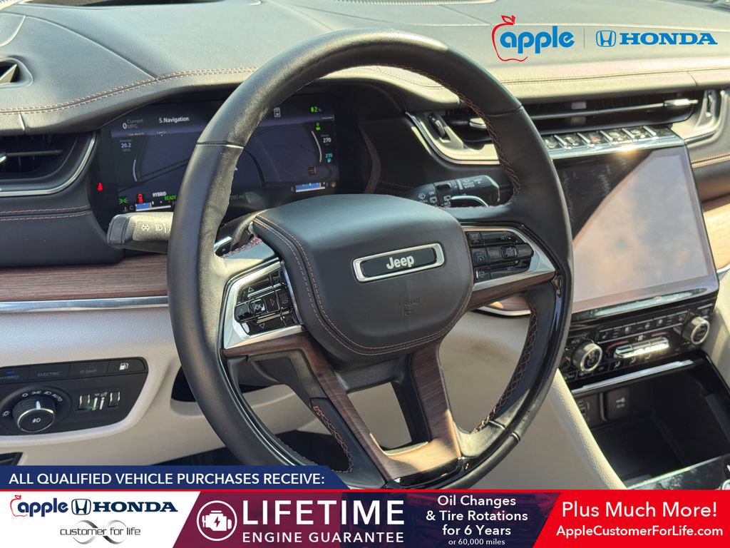 Used 2022 Jeep Grand Cherokee Summit w/ Advanced Protech Group IV AWD/4WD image 10