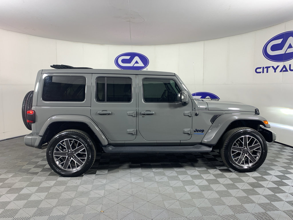 Used 2022 Jeep Wrangler Unlimited Sahara image 2