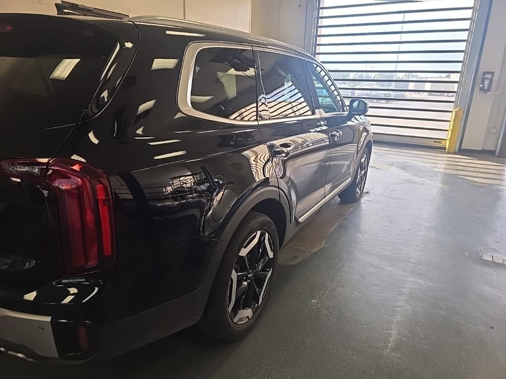Used 2024 Kia Telluride S w/ S Sunroof Package FWD image 3