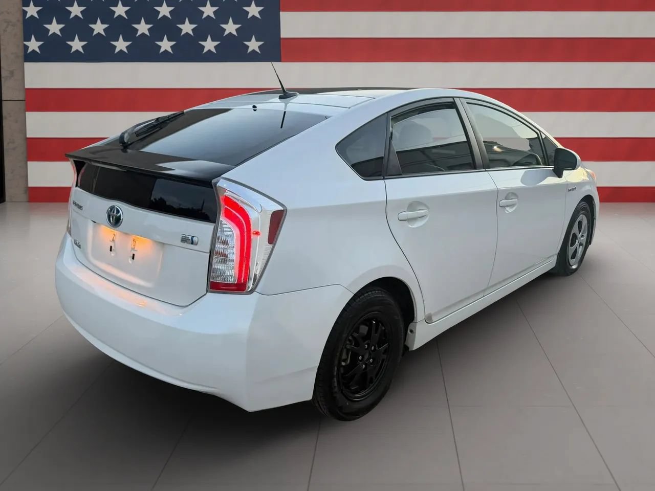Used 2012 Toyota Prius Four w/ Deluxe Solar Roof Pkg FWD image 10