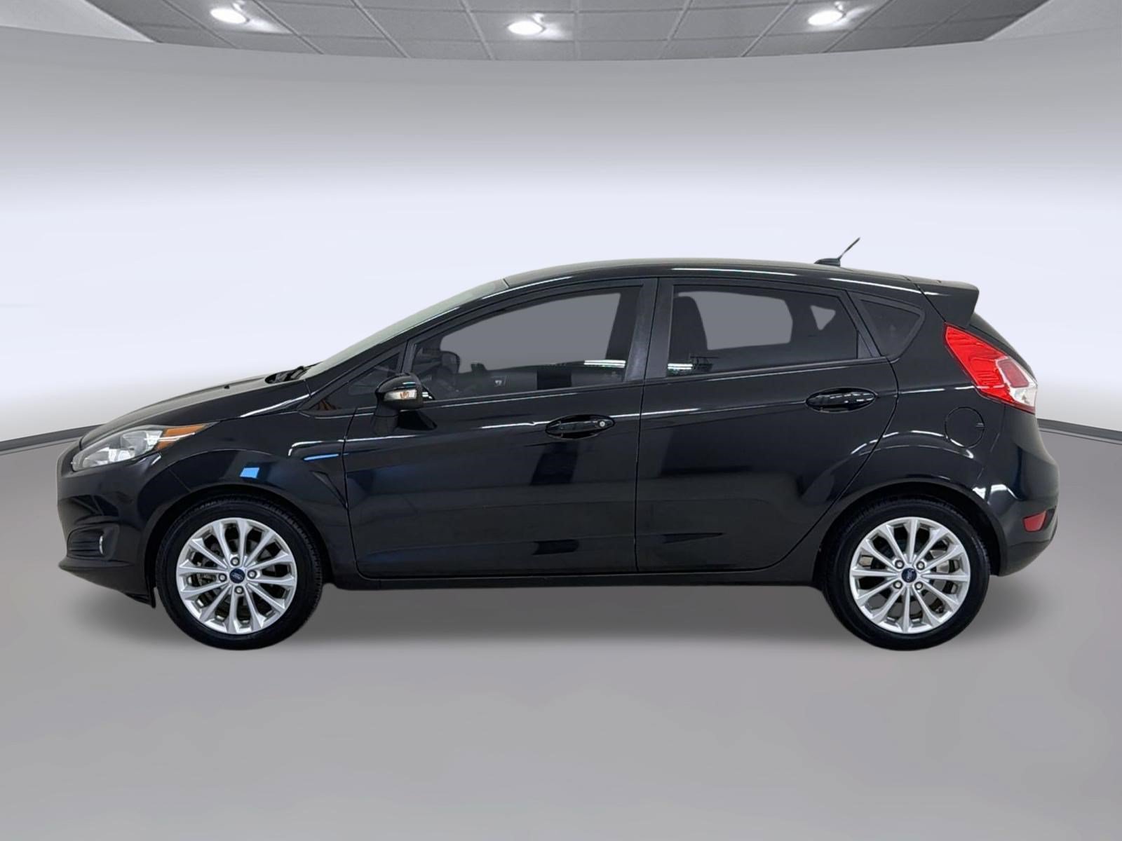 Used 2014 Ford Fiesta SE w/ Equipment Group 201A FWD image 2