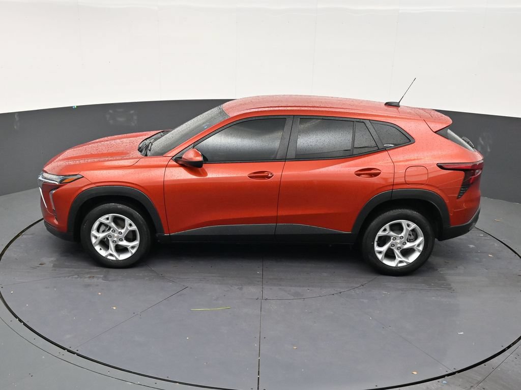 Used 2024 Chevrolet Trax LS w/ LS Convenience Package FWD image 13