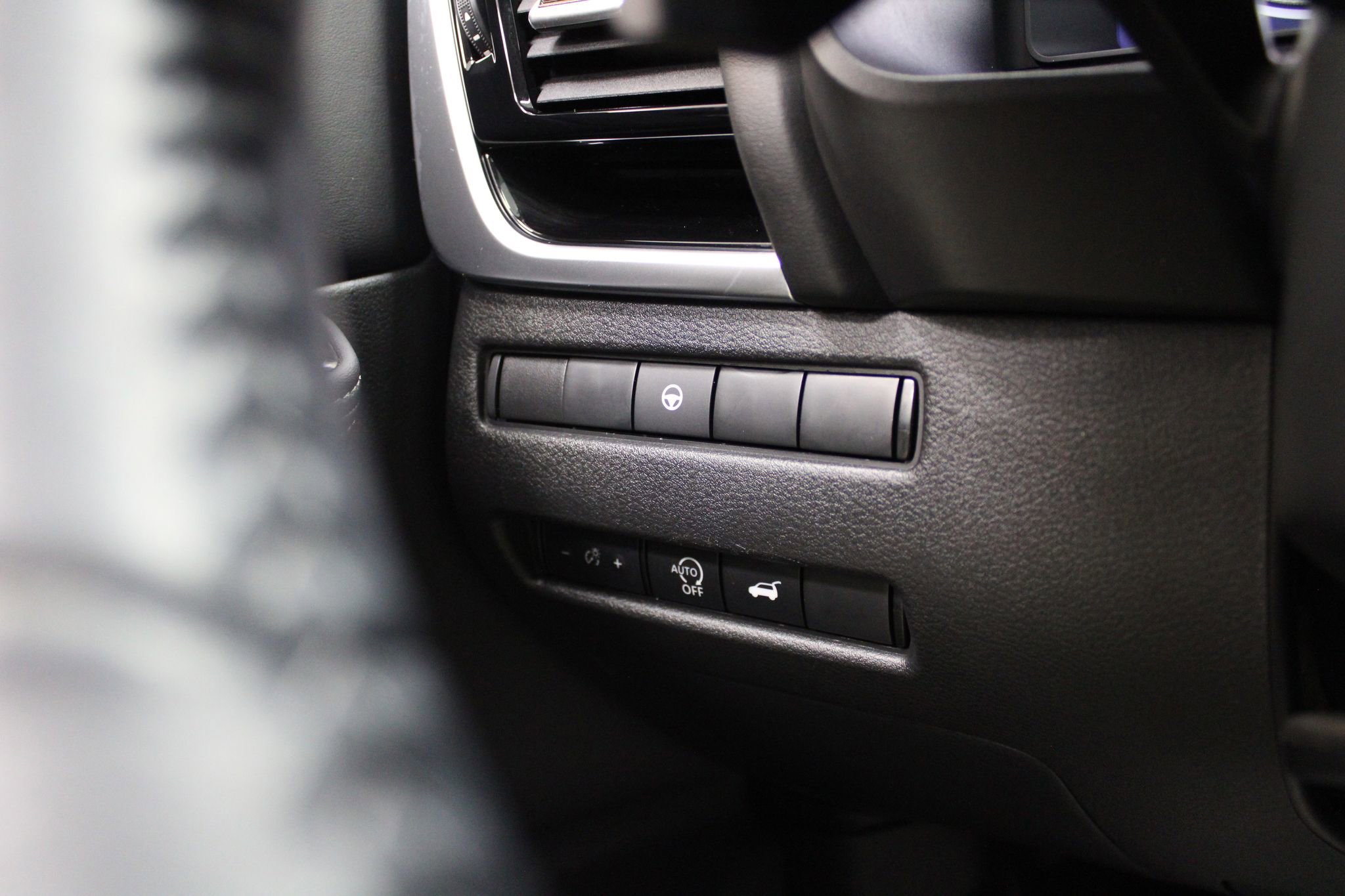 Used 2024 Nissan Rogue SL image 29