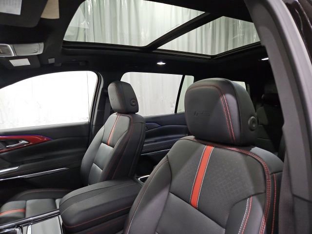 Certified 2025 Chevrolet Traverse RS w/ LPO, Floor Liner Package AWD/4WD image 33
