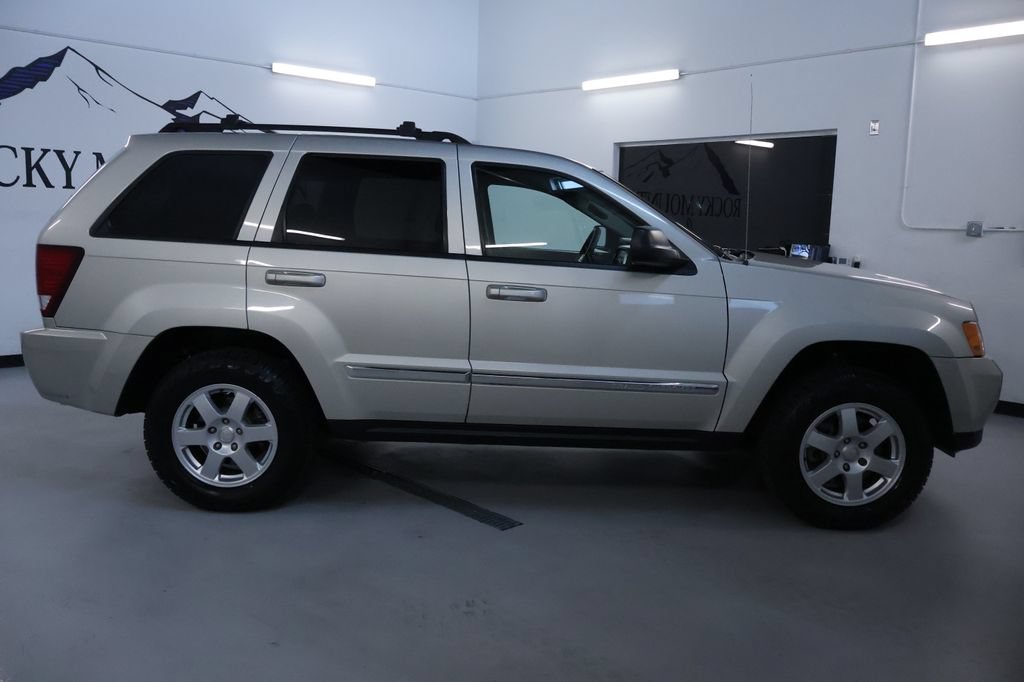 Used 2010 Jeep Grand Cherokee Laredo w/ Popular Equipment Group AWD/4WD image 8