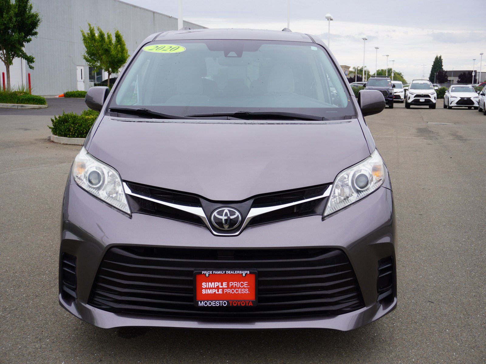 Used 2020 Toyota Sienna LE w/ Carpet Mat Package FWD image 6
