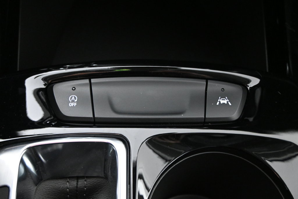 Used 2025 Chevrolet Trax LT FWD image 32