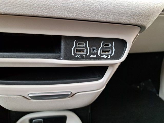 Used 2024 Chrysler Pacifica Touring-L FWD image 15