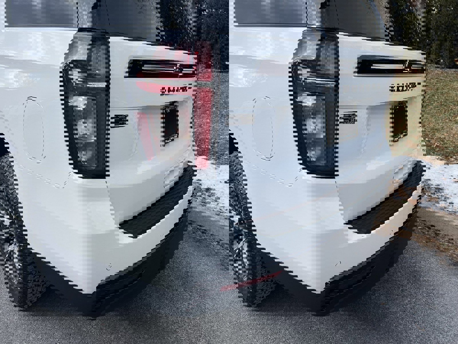 Used 2023 Chevrolet Suburban Z71 w/ Luxury Package image 92