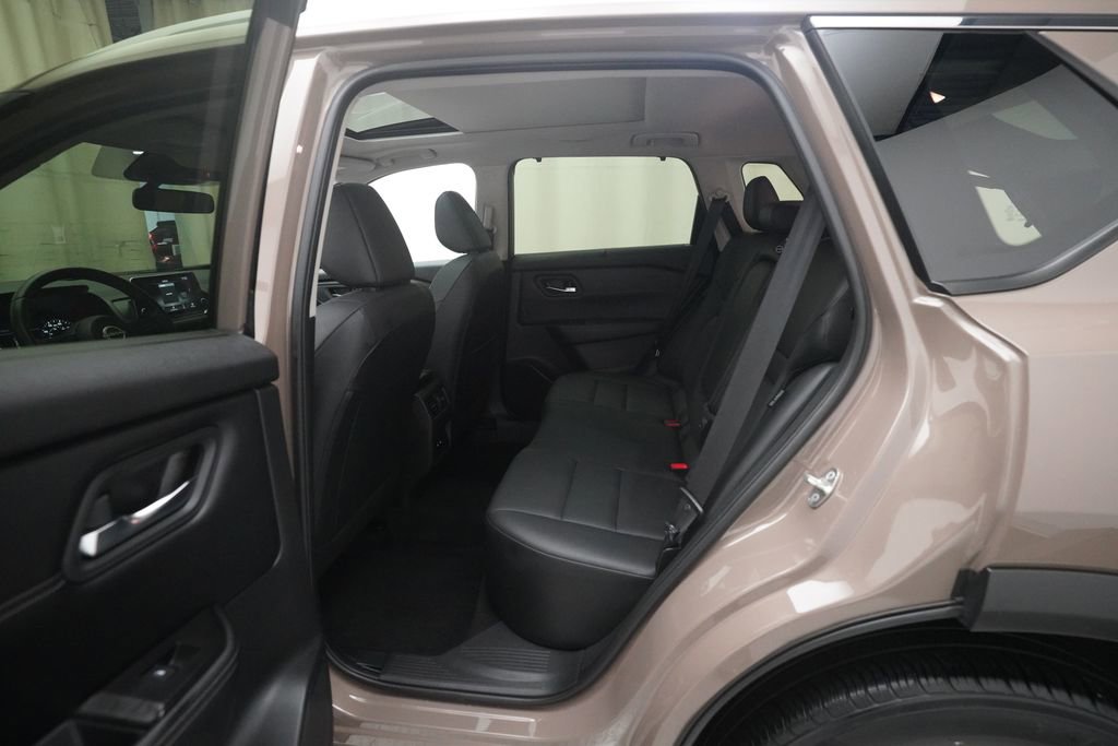 Certified 2024 Nissan Rogue SV w/ SV Premium Package image 16