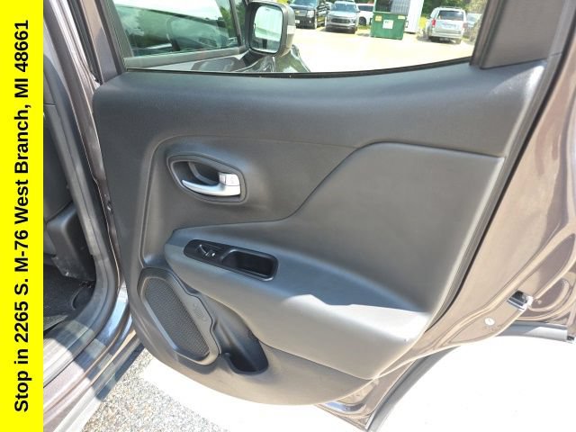Used 2021 Jeep Renegade Limited AWD/4WD image 38