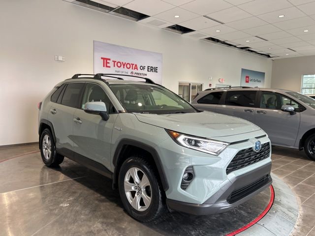 Used 2021 Toyota RAV4 XLE w/ XLE Grade Weather Package AWD/4WD image 1