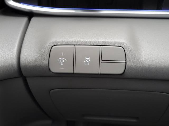 Used 2025 Hyundai Elantra SEL FWD image 15