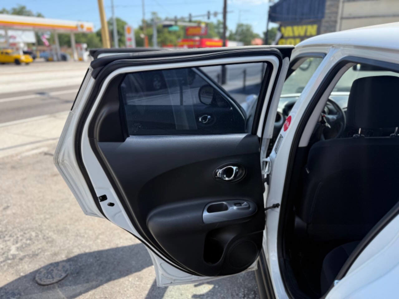 Used 2014 Nissan Juke S FWD image 10
