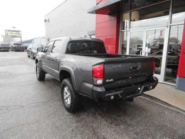 Used 2019 Toyota Tacoma SR5 AWD/4WD image 3