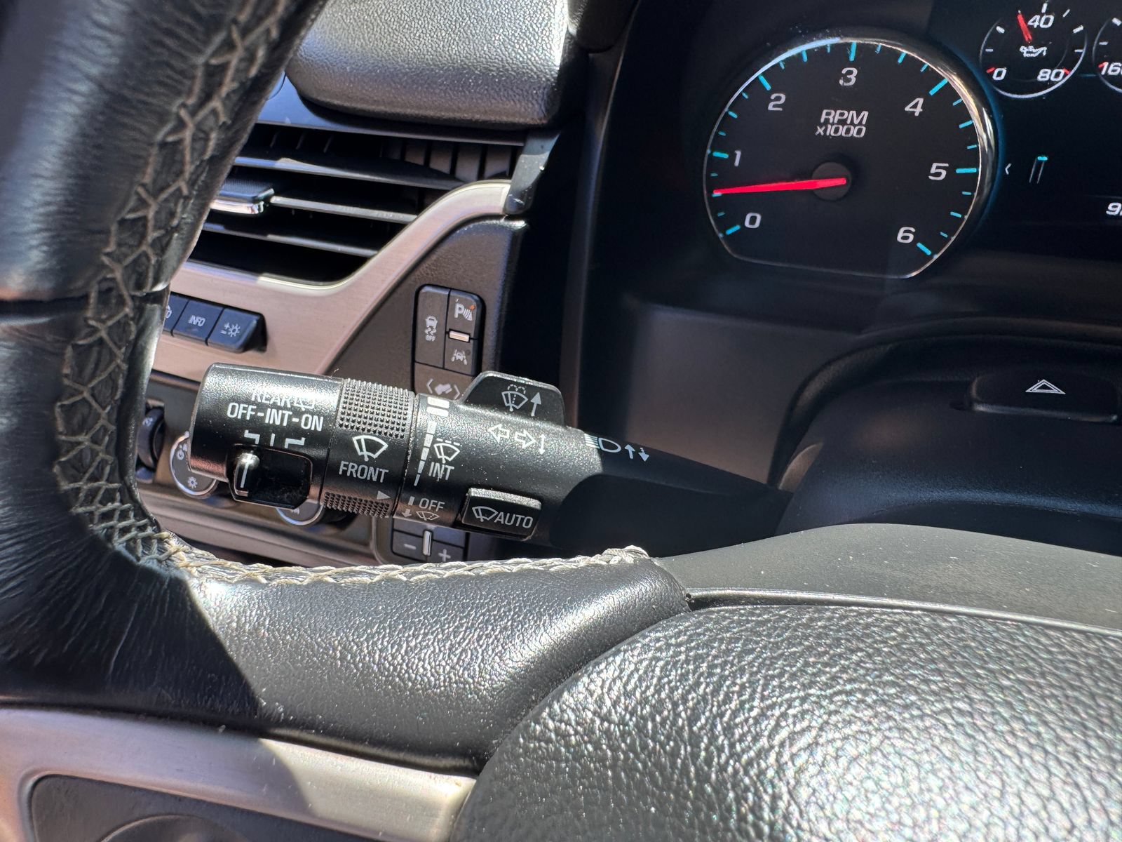 Used 2018 GMC Yukon XL Denali AWD/4WD image 36