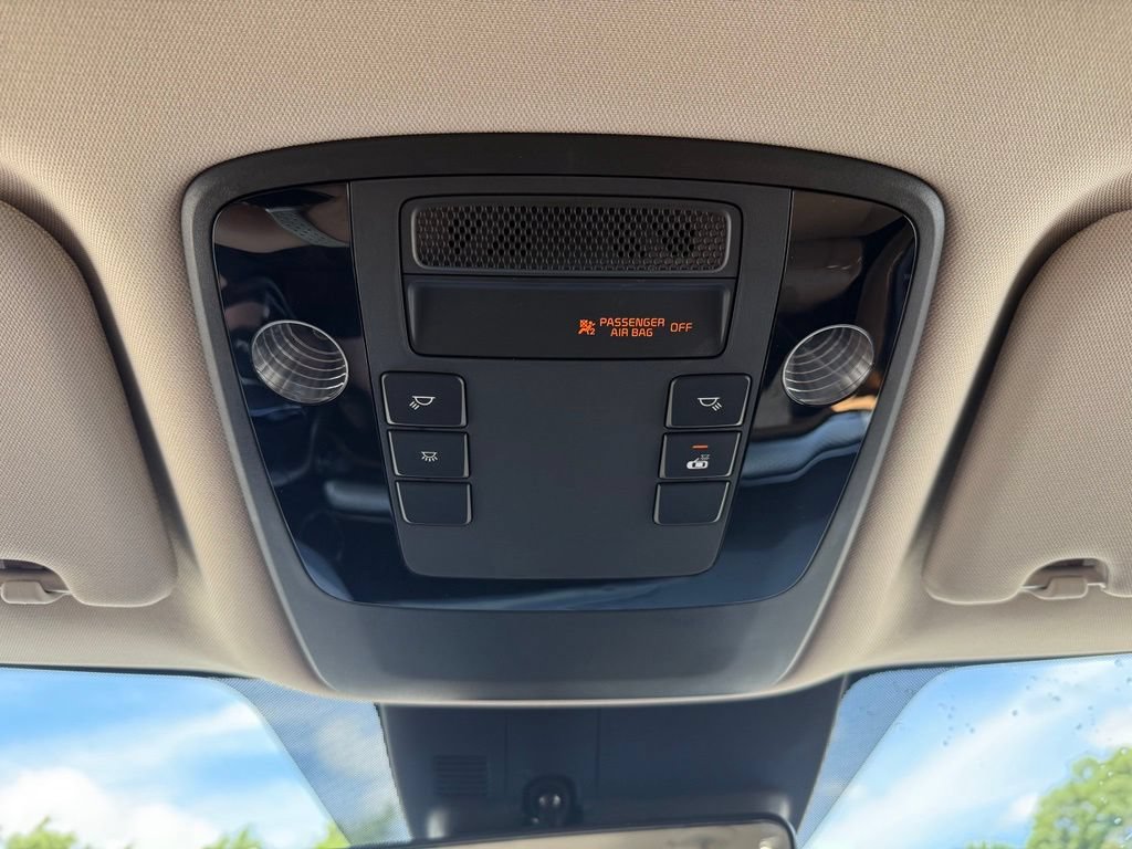 Used 2024 Kia Carnival LX FWD image 36