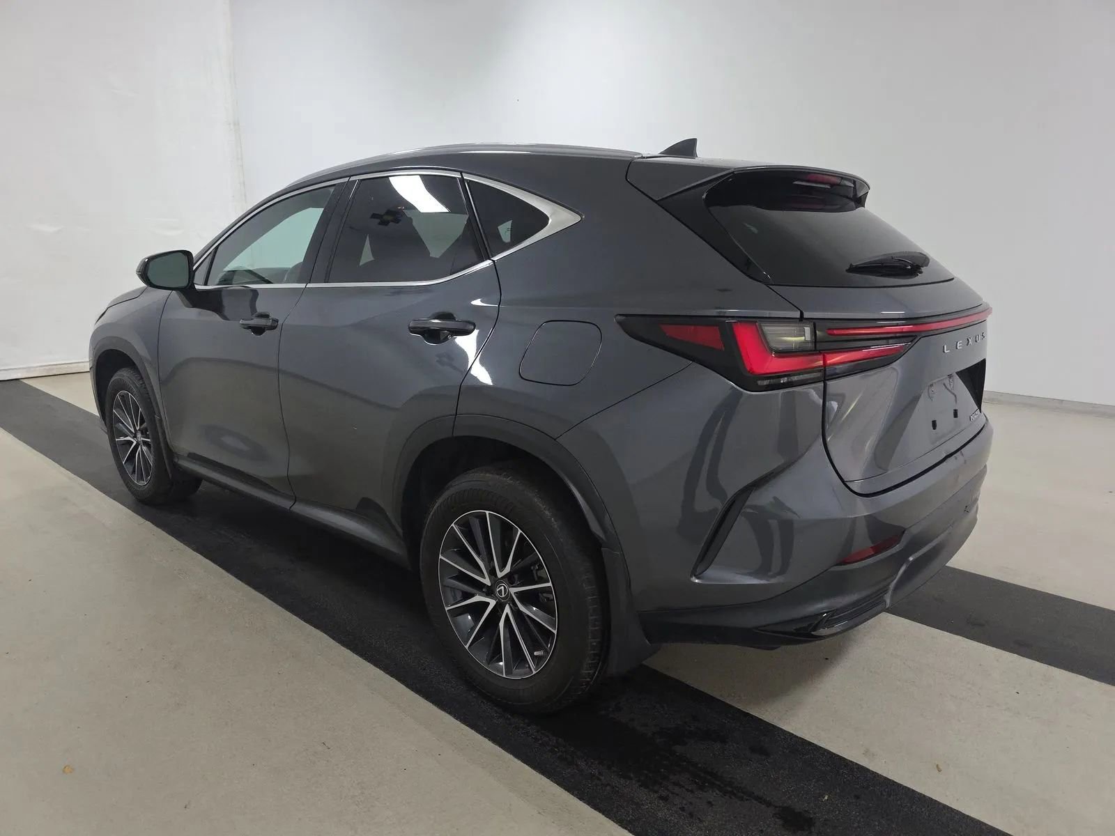 Used 2023 Lexus NX 250 FWD w/ Towing Package (2000 Lbs) image 4