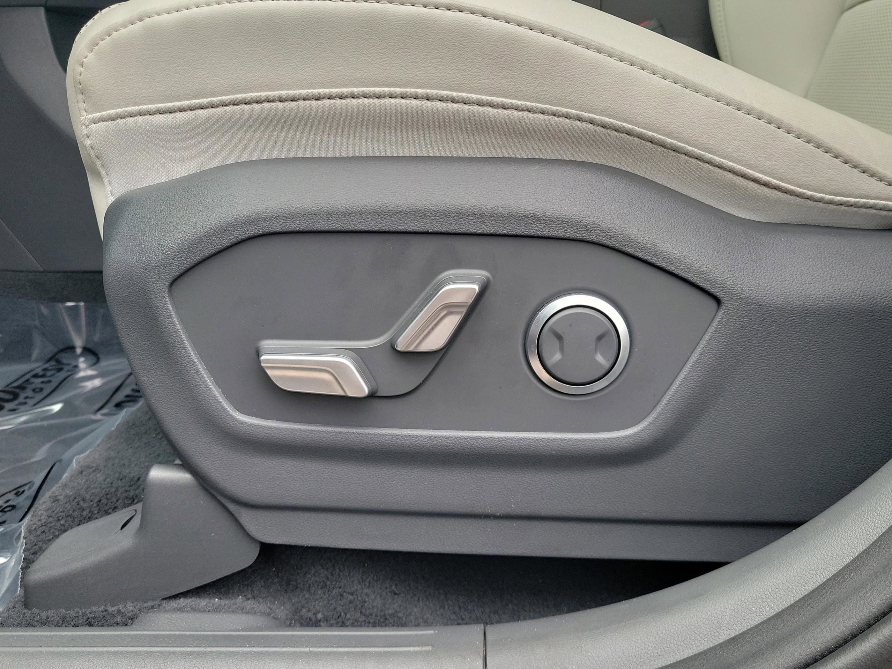 Certified 2025 Hyundai Santa Fe SEL image 21