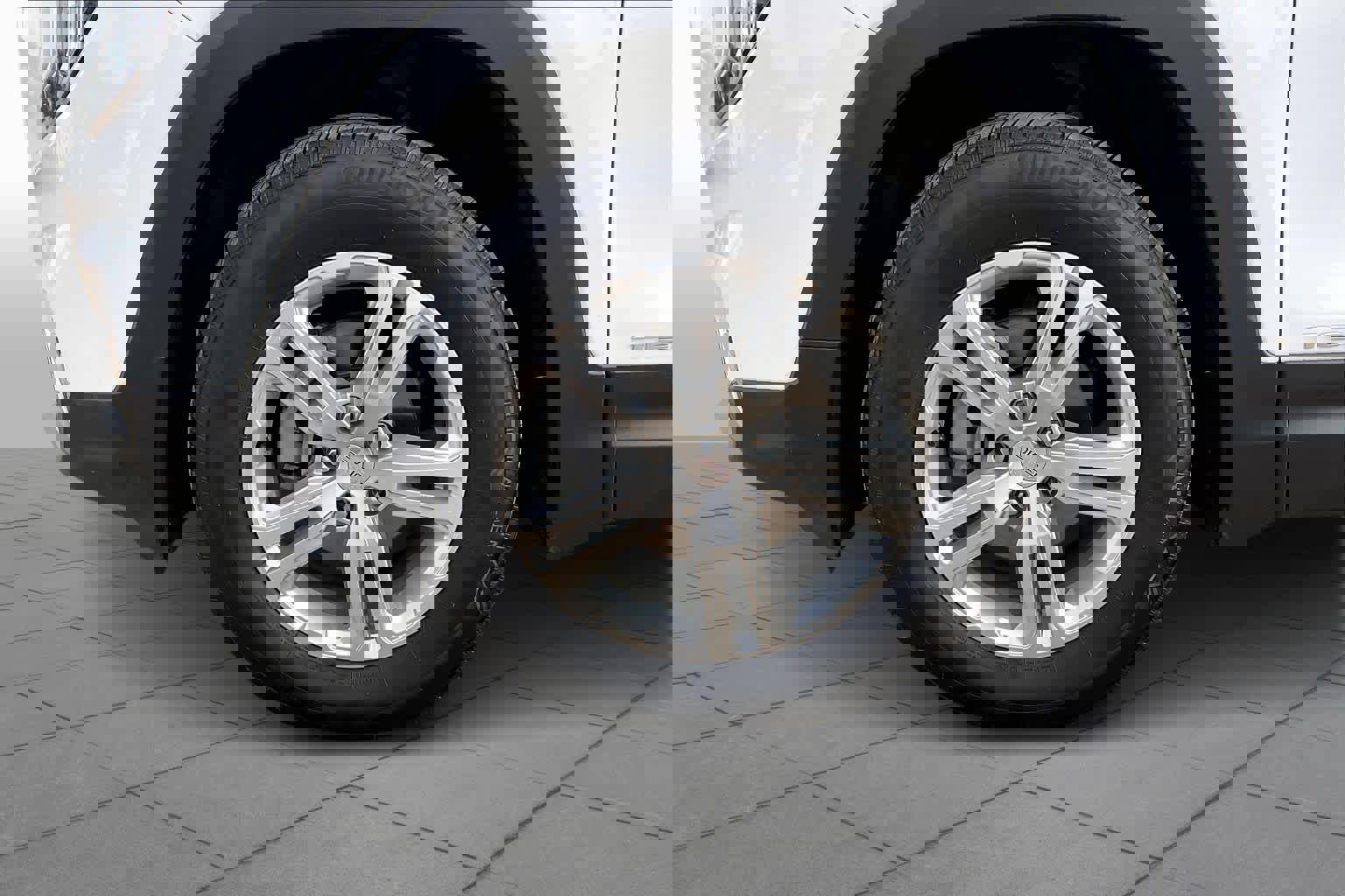 Used 2024 GMC Terrain SLE image 10