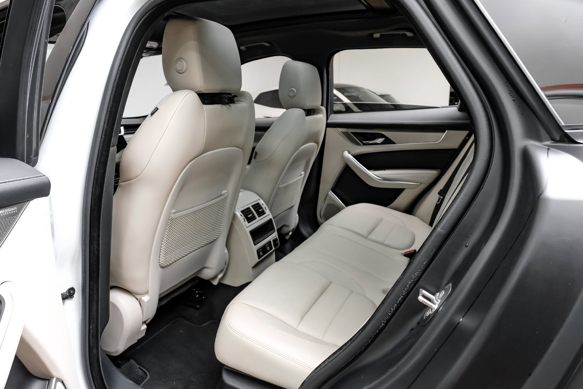 Used 2024 Jaguar F-PACE R-Dynamic S AWD/4WD image 41