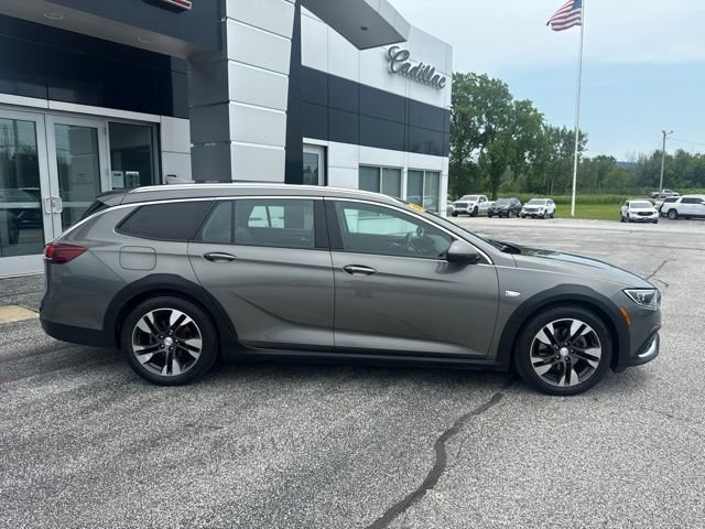 Certified 2018 Buick Regal Essence w/ Sights and Sounds Package AWD/4WD image 8