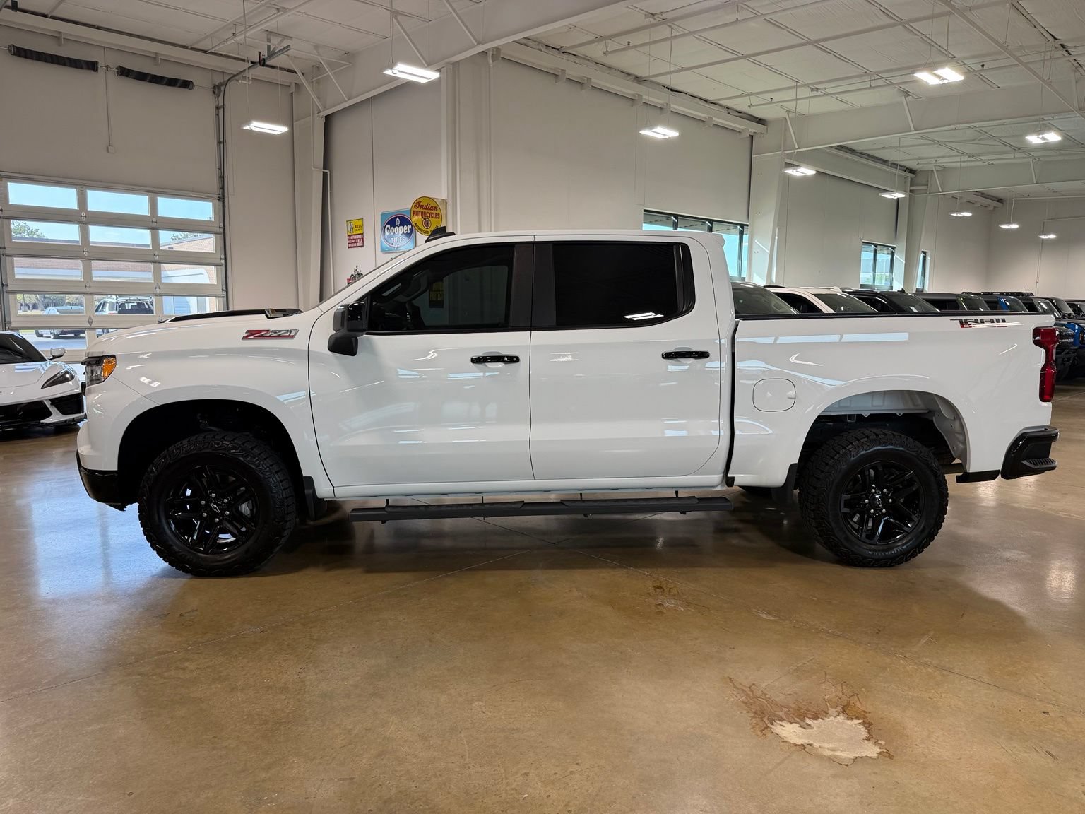 Used 2024 Chevrolet Silverado 1500 LT Trail Boss w/ Convenience Package II AWD/4WD image 4