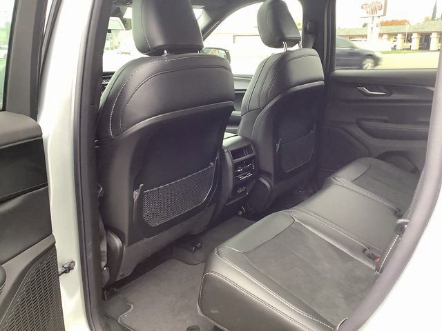 New 2025 Jeep Grand Cherokee Altitude image 24